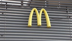 “Oltre le Frontiere”, giovani rifugiati al lavoro nei ristoranti McDonald’s
