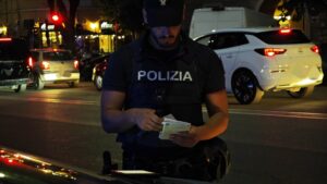 Lavinio: armati di spranga e coltello rapinano connazionale nei pressi della stazione, arrestati