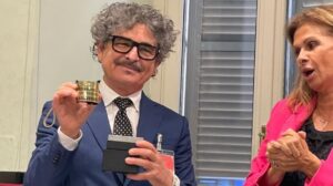 Vasanello – Un gioiello del maestro orafo Lino Perinelli consegnato all’Onorevole Souad Sbai alla Camera dei Deputati