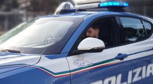 Roma – Furti in esercizi commerciali e strappi lampo, 5 arresti