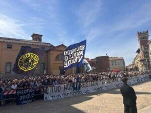 “Sandro per Sempre” – Sant’Ambrogio saluta per l’ultima volta Mazzola, emozione solenne