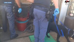Assaltarono 8 tra sale scommesse e stazioni carburanti a Palermo, due arresti