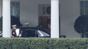 Il presidente cinese Xi Jinping lascia la Casa Bianca, le immagini