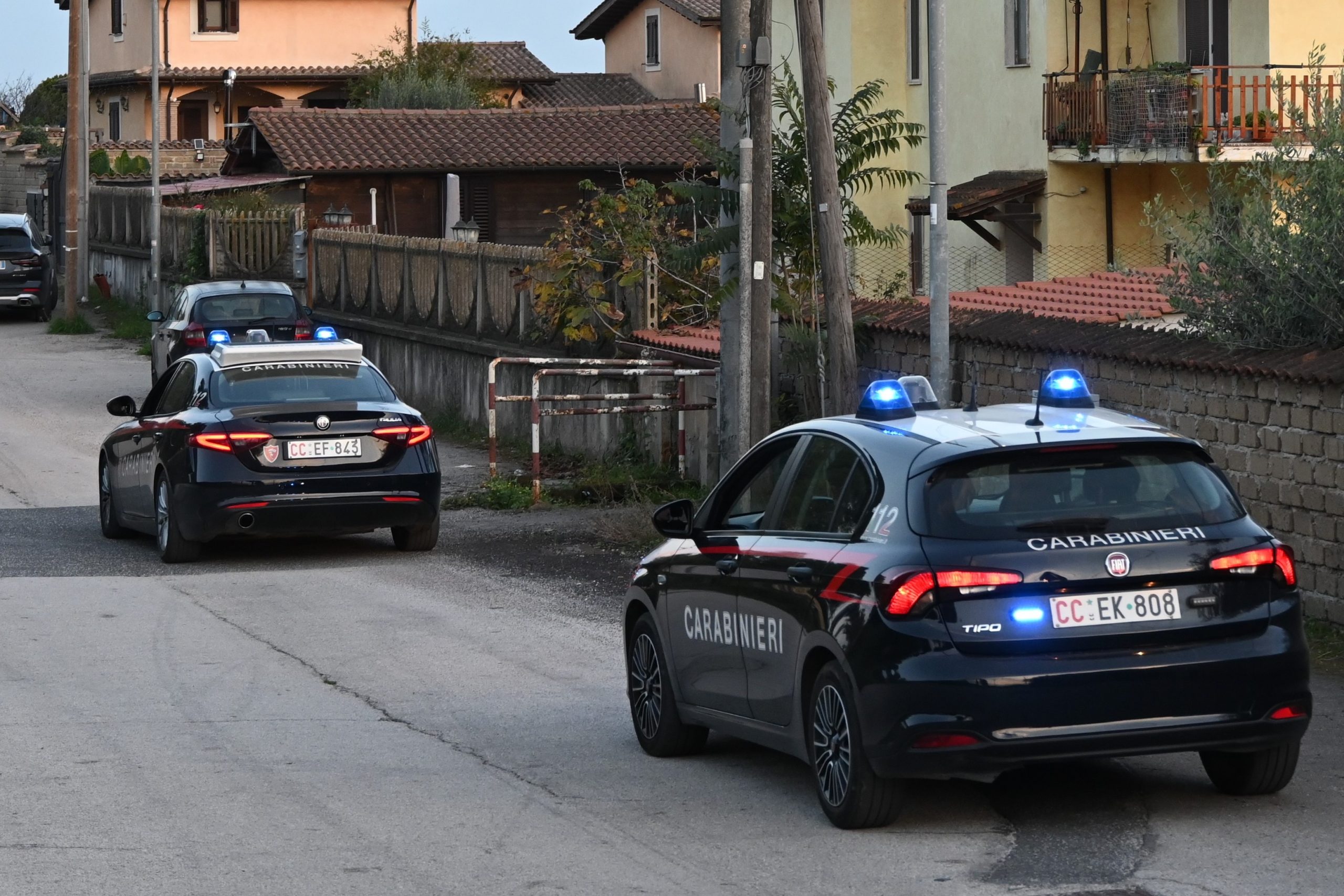 Rignano Flaminio – In auto con coltelli e manganelli, denunciati padre e figlio