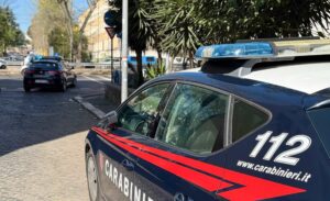 Roma – Prima si insultano sui social e poi decidono di vedersi di persona: l’incontro finisce con una sparatoria ed un arresto per tentato omicidio