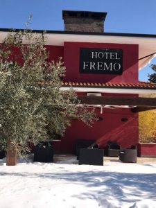 Fine di un’era a Soriano: chiude lo storico ristorante Hotel Eremo