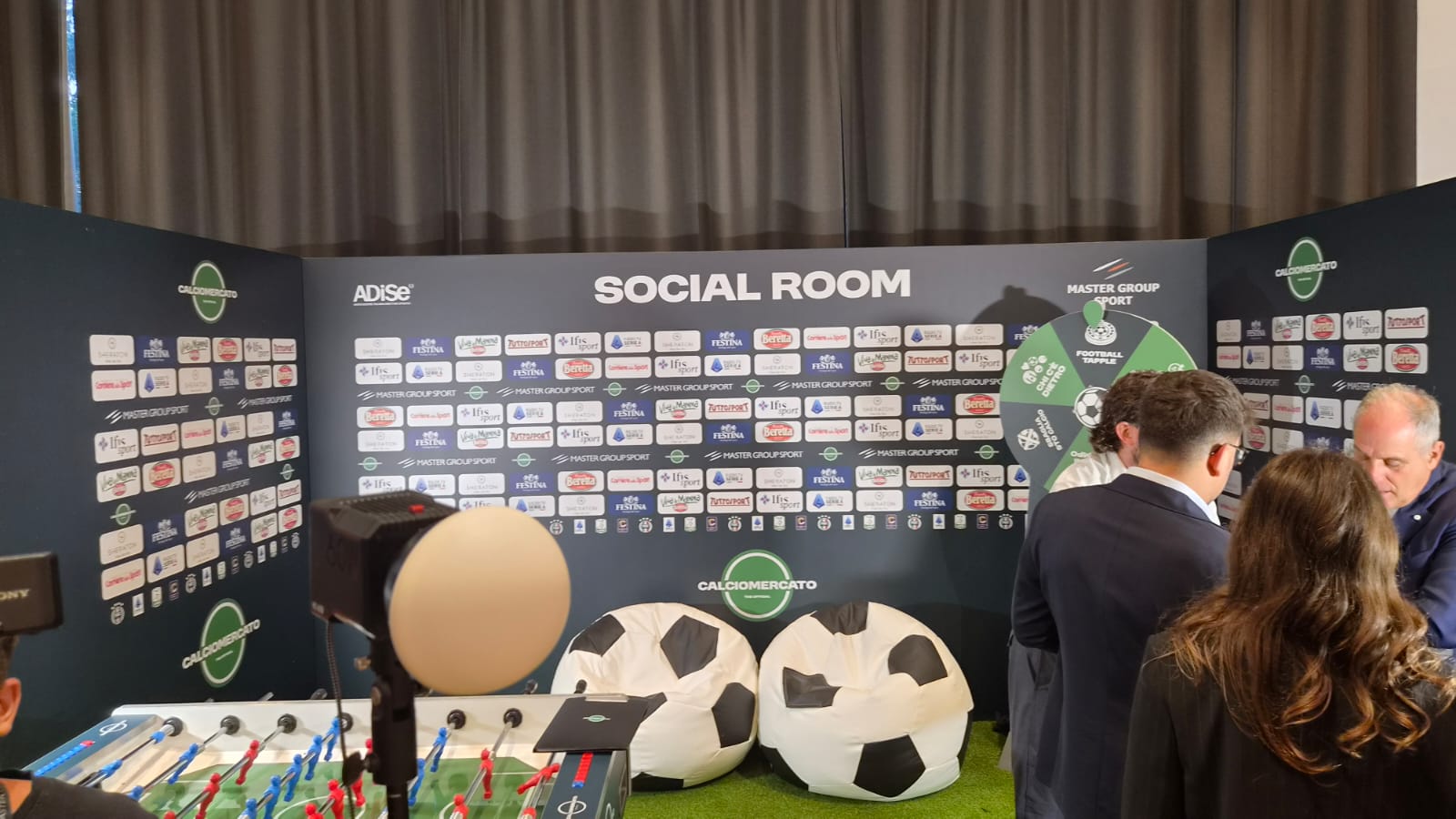 Sipario allo Sheraton – Nzola in Sardegna last minute, colpacci Rowe e Zeballos, ma l’Oscar va a Paratici (FOTO&VIDEO)