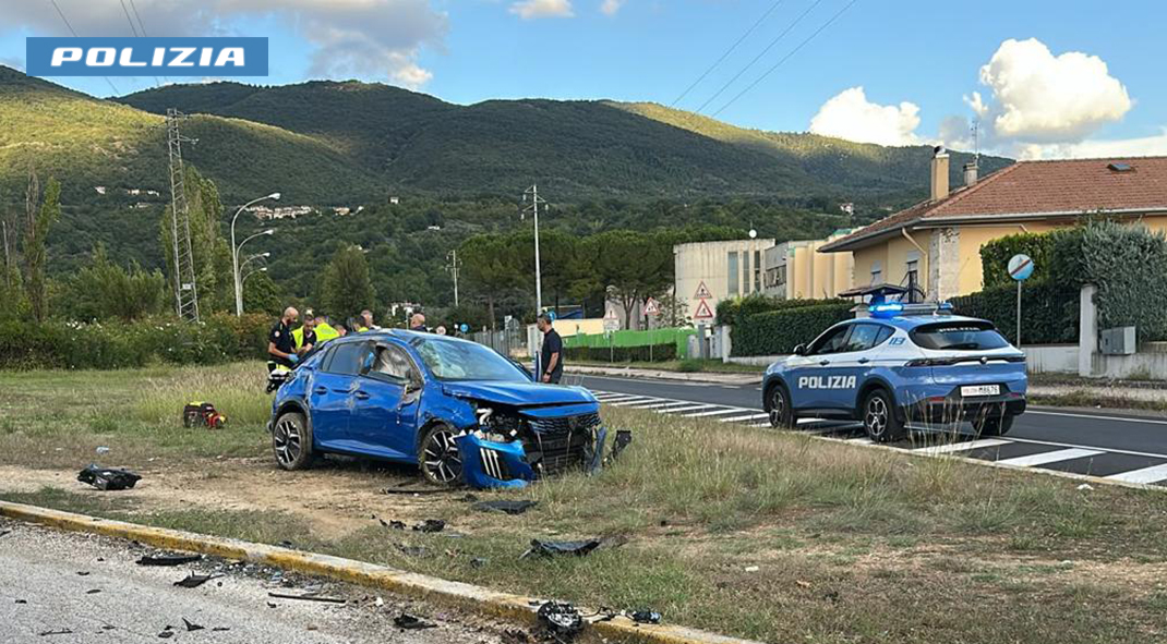 Rieti: fugge alla vista della volante si schianta su muro, 40enne arrestato