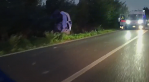 Incidente sulla strada Ombrone a Montefiascone, auto si schianta contro gli alberi (VIDEO)