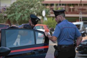 Velletri – In manette rapinatore seriale: armato di coltello e sempre vestito uguale ha colpito tre volte nello stesso bar