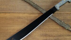 Anagni – In auto con un machete da 45 centimetri: denunciato 38enne
