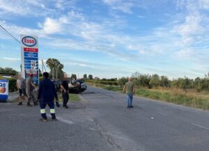 Cerveteri – Auto cappotta sulla Furbara Sasso (FOTO)