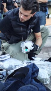 Maxi sgombero al palazzo dello spaccio a Tor Sapienza: 25 arresti, due chili di droga e 4mila euro sequestrati il bilancio dell’operazione