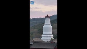 Cina, riapre dopo il restauro l’iconica pagoda del monte Wutai