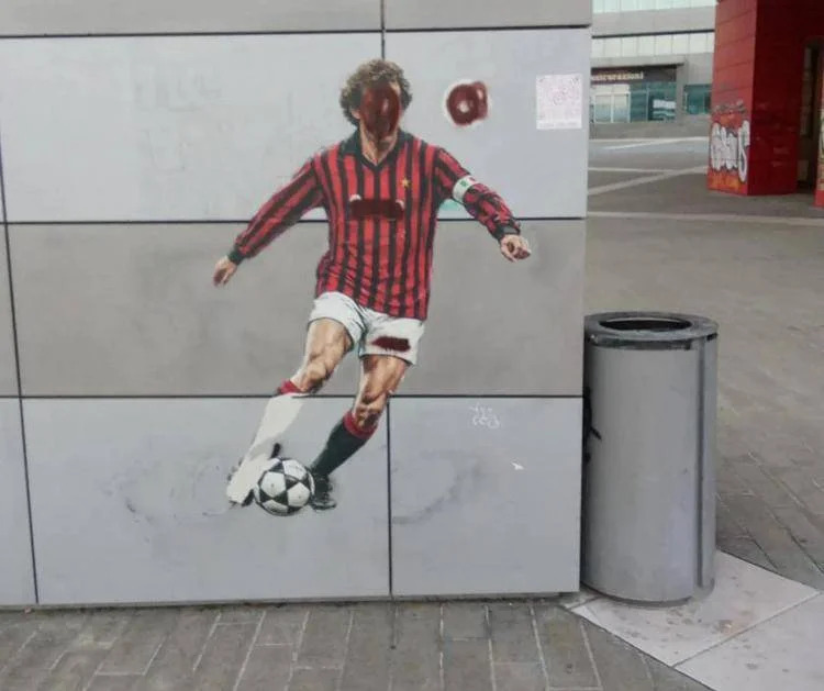 Milano – Oltraggio a Franco Baresi, macchiato il murales a Casa Milan