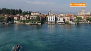 Turismo, meno arrivi ma soggiorni più lunghi