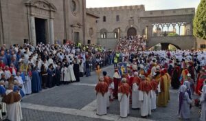 Il Comune di Viterbo stanzia per la prima volta 15mila euro per sbandieratori, majorettes e figuranti