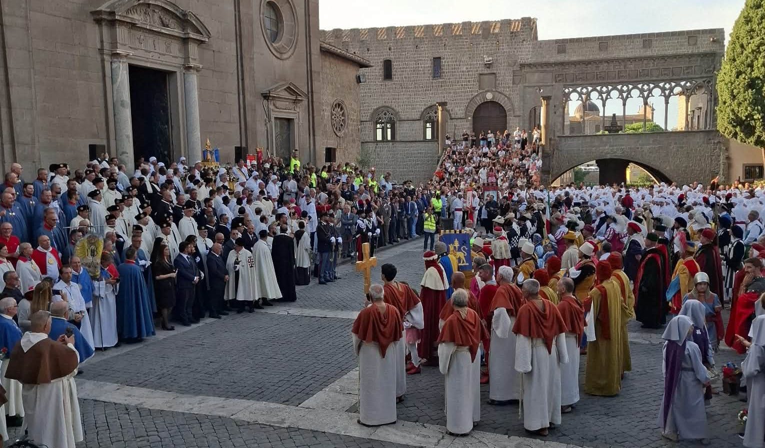 Il Comune di Viterbo stanzia per la prima volta 15mila euro per sbandieratori, majorettes e figuranti