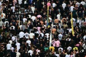 Juve-Atalanta, curva bianconera non rispetta minuto di silenzio per Mazzola e volta le spalle al campo
