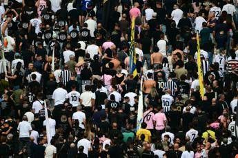 Juve-Atalanta, curva bianconera non rispetta minuto di silenzio per Mazzola e volta le spalle al campo