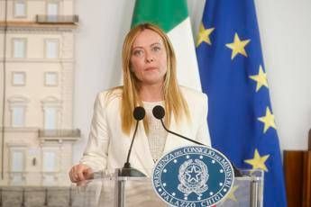 Sondaggio politico, Fratelli d’Italia cresce e allunga: giù Pd e M5S