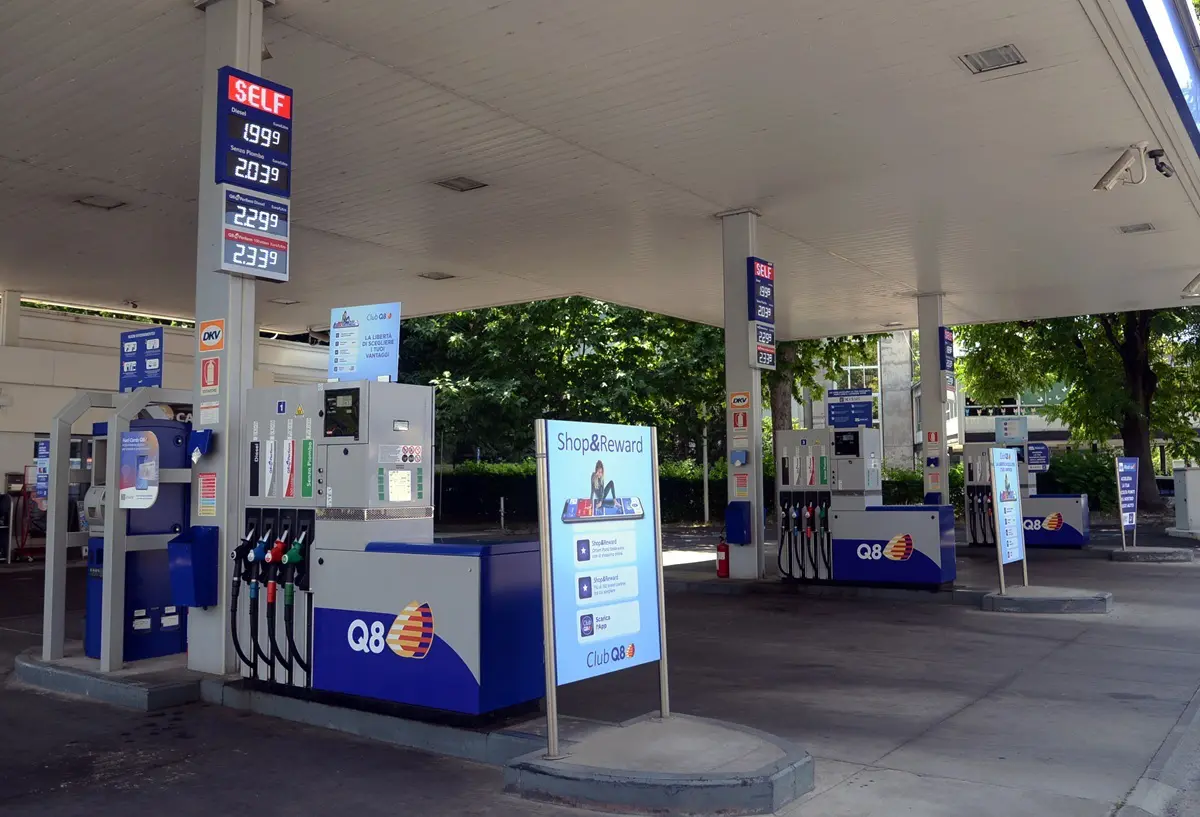 Carburanti, Q8 Italia fissa un tetto massimo ai prezzi per un mese da ottobre