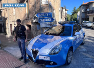 Rieti: ruba borsa a donna e si barrica in casa, denunciato 41enne