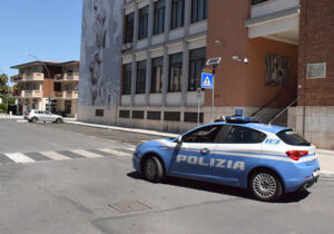 Rieti – Passeggia in strada con un machete, denunciato