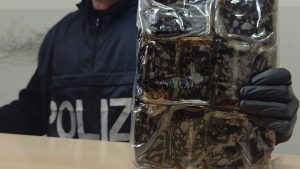 Roma – Crack e cocaina “cruda” e “cotta” tra le siepi: sei arresti