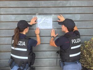 Bar chiuso a Ladispoli dopo aggressione a giovane e poliziotti