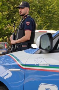 Roma – Slip e borselli usati come depositi di droga: sequestrate 180 dosi tra crack e cocaina