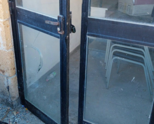 Acquapendente, l’urlo dell’Enpa: “Basta vandalismi al Giardinetto delle Rose, sassi contro le finestre per spaventare i gatti”