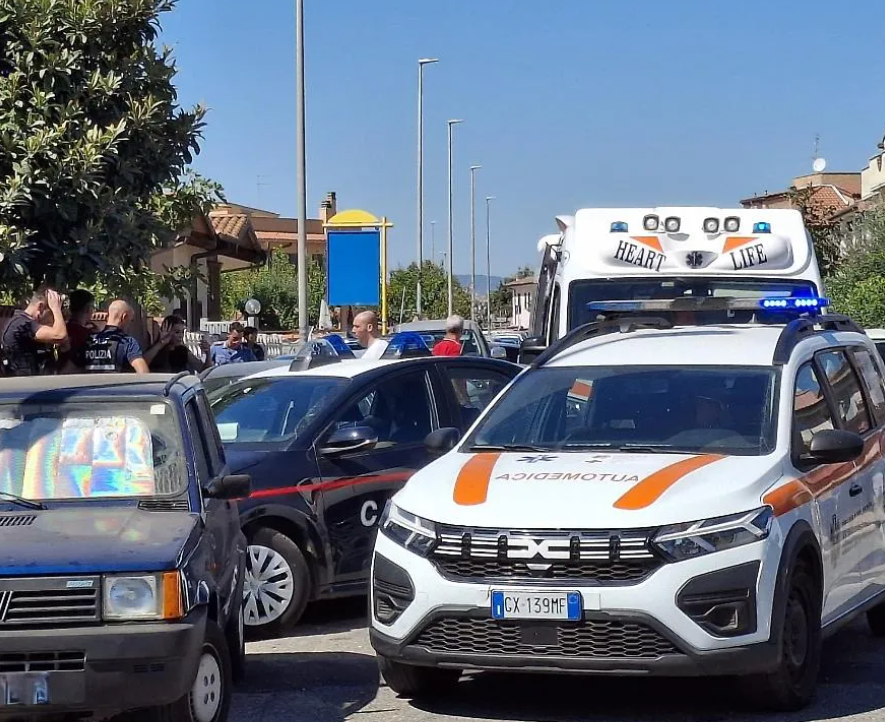 Paura a Ladispoli, sangue in strada: tre feriti da arma da taglio, fermato un uomo