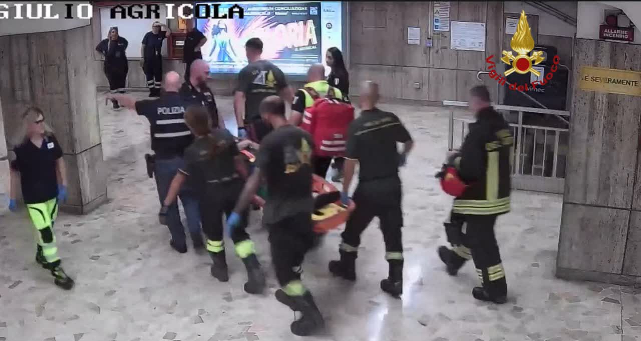Travolto dalla metro a Roma, 67enne in fin di vita: aperta ogni ipotesi