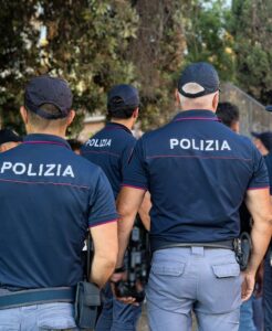 Roma – Furti flash e rapine a catena, 5 arresti