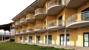 Lavori sulla rete elettrica a Montalto di Castro, martedì senza corrente: sospesi i servizi al Centro Medico Villa Ilvana