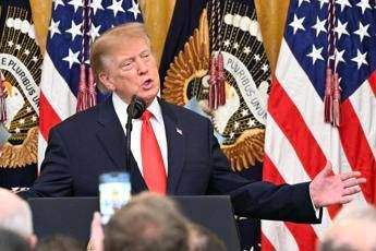 Trump, l’omaggio a Cristoforo Colombo e le battute: “Il mio amico Pavarotti…”