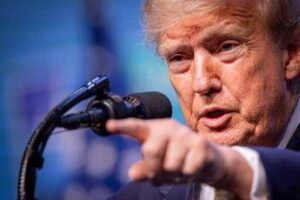 Iran, Trump avverte: “No attacchi prima delle elezioni di mid term”. Houthi rivendicano attacco all’aeroporto di Riad