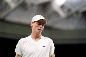 Sinner, ufficiale: terapia conservativa, scettro a Zverev, rientrerà nel 2027