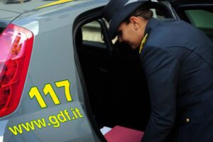 Truffa da 9 milioni a vip e calciatori, maxi sequestro a eredi broker deceduto