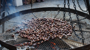 Caldarroste, visite guidate e degustazioni alla Festa della Castagna di Vallerano