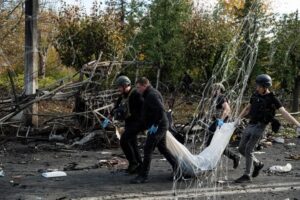 Missile russo contro due bus a Kramatorsk in Ucraina, 33 morti