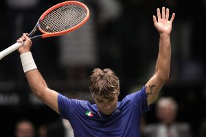 Cobolli, solo risentimento: testerà a Parigi, sospirone Finals/Davis