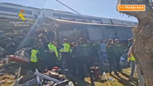 Spagna, aumenta il bilancio delle vittime nello scontro fra due treni