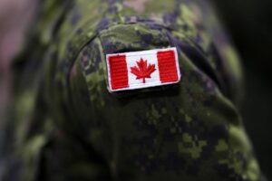 Canada, incendio in una base militare in Alberta. Almeno sette morti
