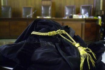Investe e uccide un poliziotto, positivo a alcol e cocaina: condannato a 10 anni