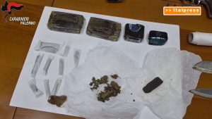 Controlli antidroga nei quartieri Borgo Vecchio e Ballarò a Palermo, un arresto