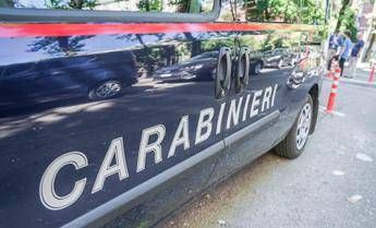 Grosseto, gira per strada con un machete e danneggia tre auto: denunciato un 27enne