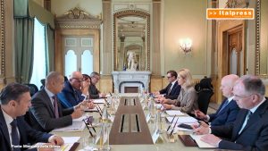 Crosetto incontra Kallas, l’operazione Aspides tra i temi del colloquio