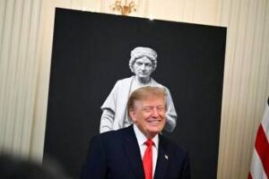 Trump festeggia Colombo alla Casa Bianca, caccia al voto degli italoamericani